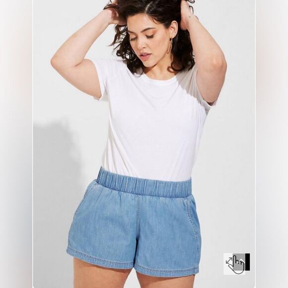 Torrid 3.5 Inch Pull-On Lightweight Denim High-Rise Short - Picture 1 of 16